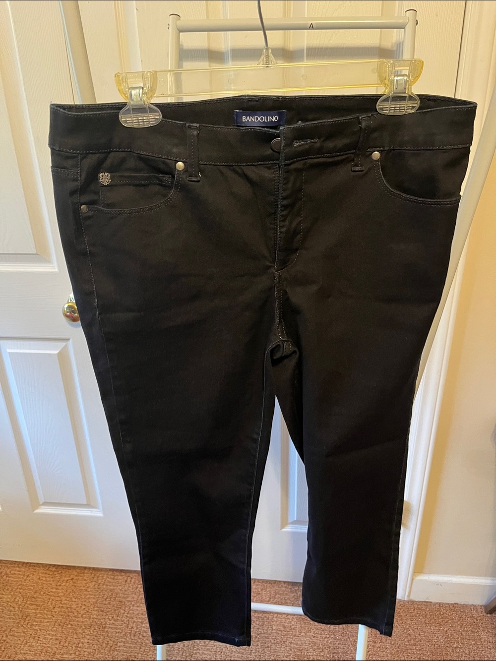 Bandolino Black Skinny Jeans for Women W18” L 32” Inseam 21”